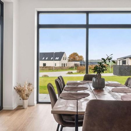 Bright, Quiet, Comfortable Room In A Luxury Home Хорсенс Екстериор снимка